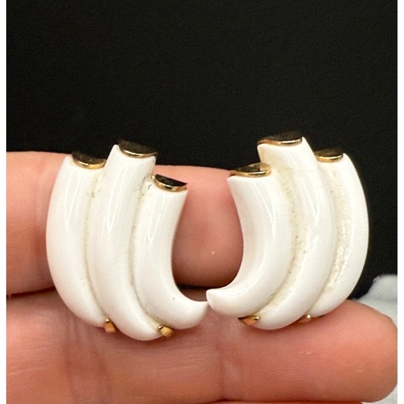 Trifari Jewelry - Vintage Trifari EarringsWave Brushed Gold Tone Signed Clip Ons